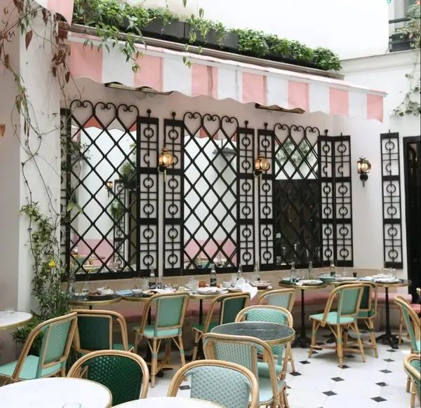 Hotel Grand Amour